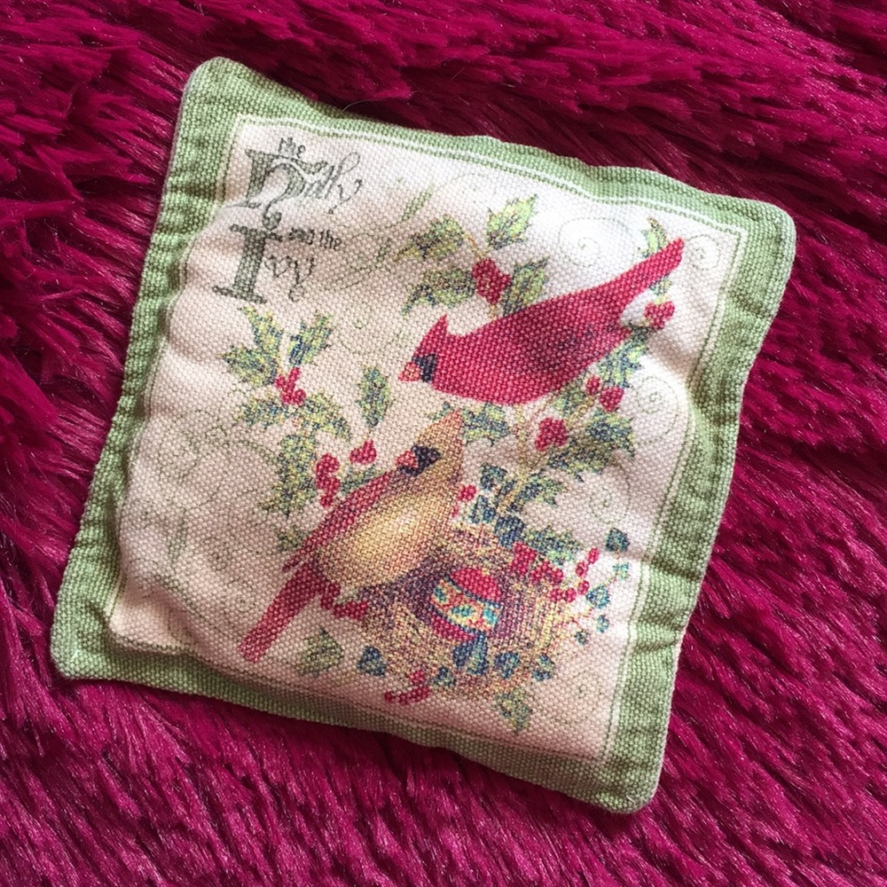 Cardinal birds cushion
